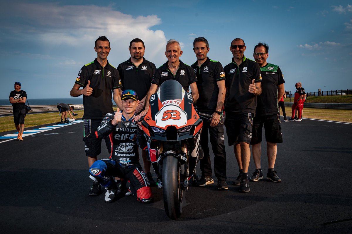 りん Official team photo shutting 😎🏁