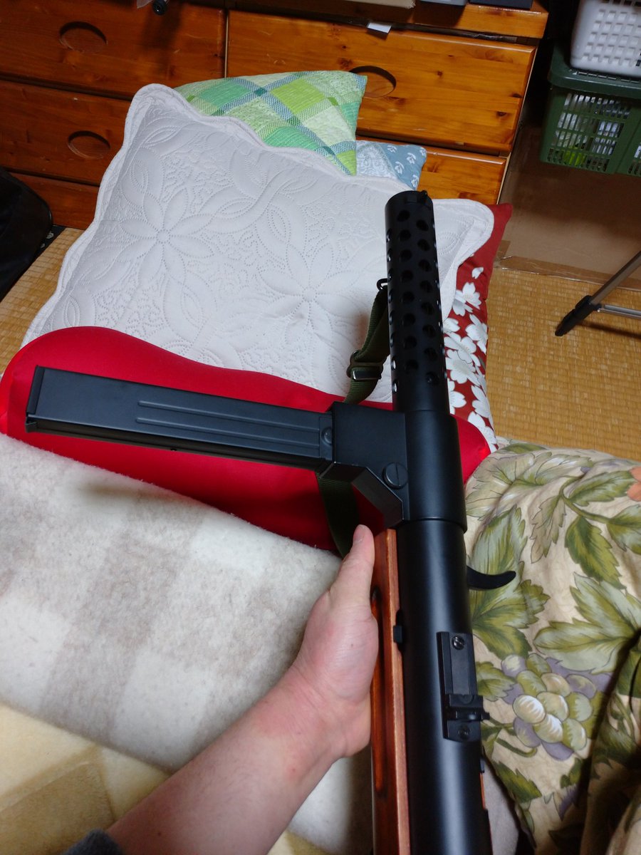 Tihatannku's tweet photo. 予備マガジンが不足がちなアローダイナミックのMP18にAGMのMP40のマガジンが使えるという情報を見たので、
AGM MP40の300連多弾マガジンを調達
しっかり給弾もされてもうこれはイイ
(*´ω`*)しかし、スプリング式のノーマルマガジンの方が確実やな…
#軍拡報告
#MP18 https://t.co/jTRkcclIgu