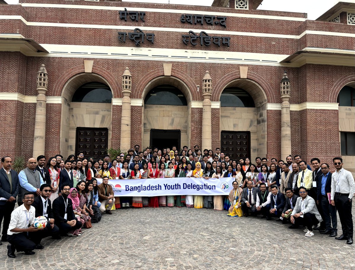 YASMinistry's tweet photo. Embracing the spirit of unity and athleticism, young delegates from Bangladesh visited Major Dhyan Chand National Stadium in New Delhi, a testament to sportsmanship and sporting excellence. 
#BangladeshYouthDelegation #BYD https://t.co/niepon1U6T