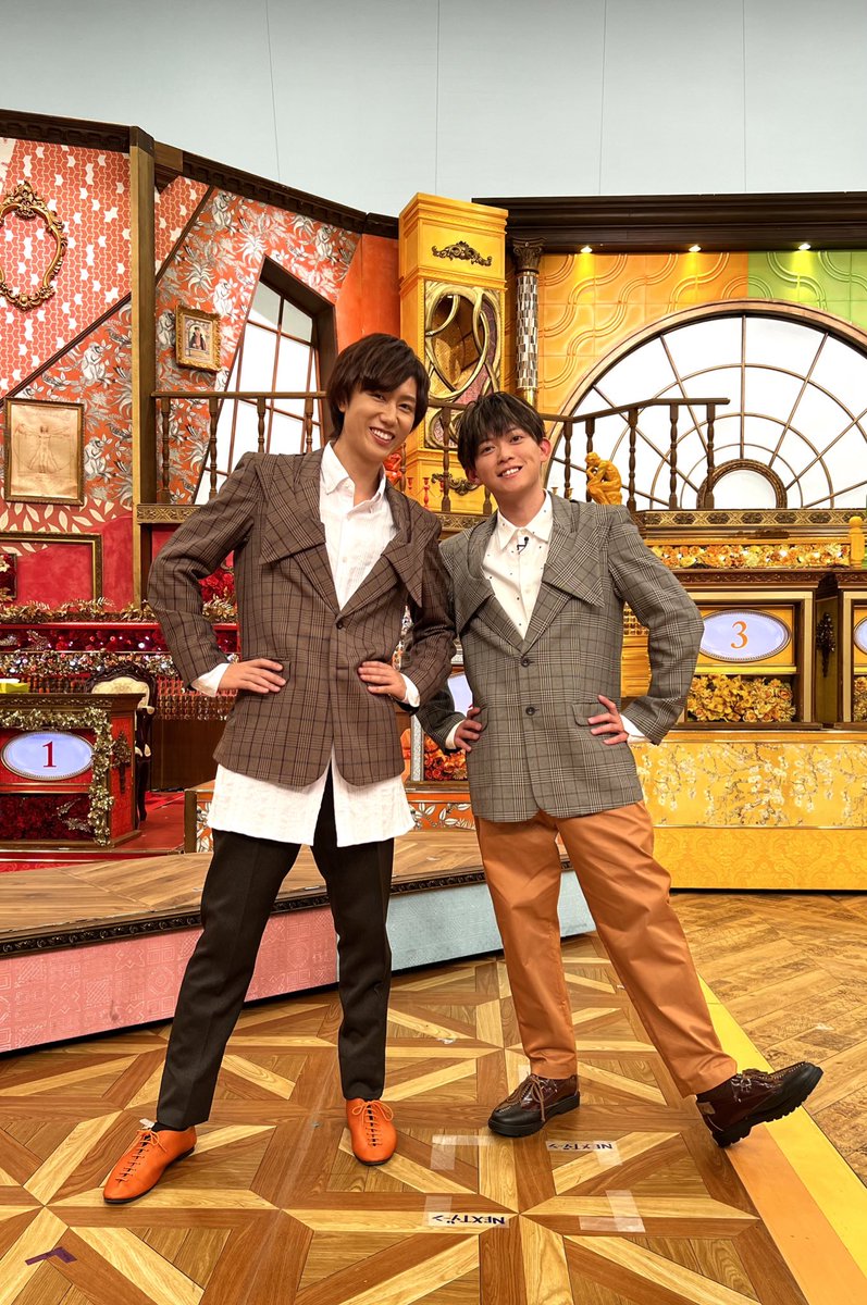 ryogomatsumaru's tweet photo. 本当に偶然、色違いの同じ服を着てた阿部くんと僕 https://t.co/gRjDWZyWK2