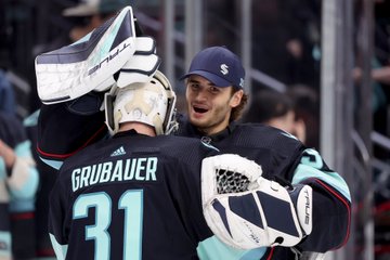 Goalie hug featuring grubi and Joey