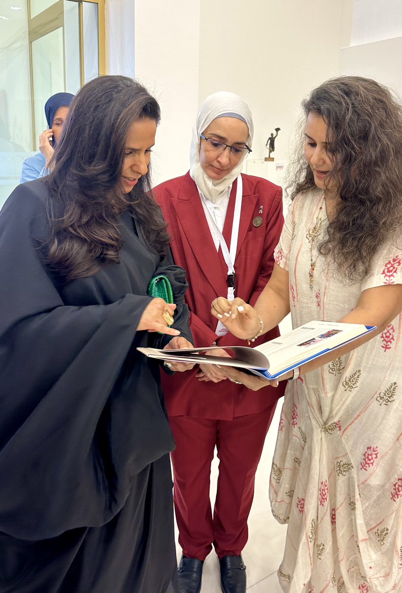 SardaMadhu's tweet image. UNTANGLE AUTISM
Under the patronage of Her Royal Highness Princess Sabeeka bint Ibrahim Al-Khalifa, Her Highness Shaikha Nayla Bint Hamad bin Ebrahim Al-Khalifa. 
Inaugurated the event and the Art exhibition. 
#untangleautism #artforautism #autism  #bahrain #artbahrain #artist