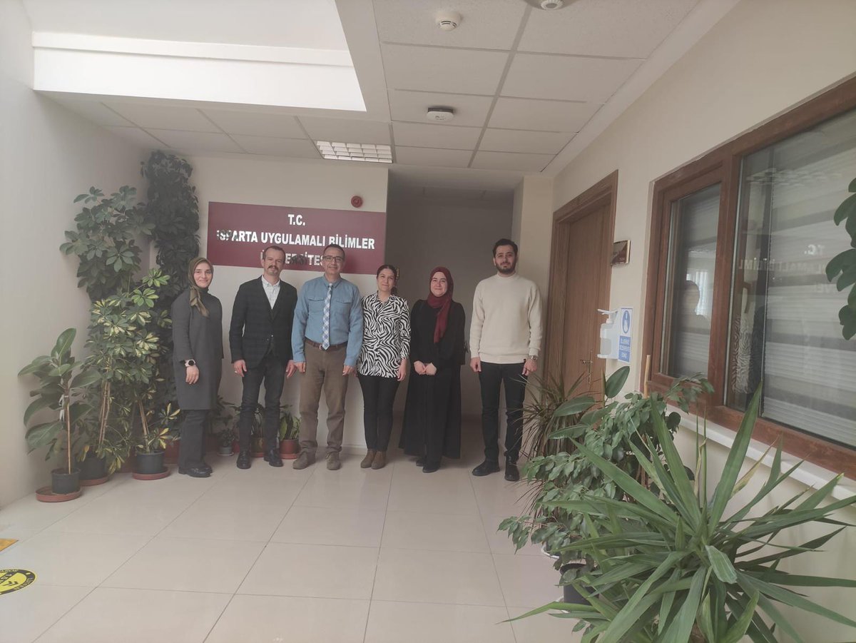 isubu_kariyer's tweet photo. KAGEM olarak Ziraat Fakültesi Dekanı Prof. Dr. Deniz YILMAZ ile görüşme gerçekleştirdik. Görüşmede Ulusal Staj Programı hakkında bilgilendirme yapıldı. Gelecek dönem yapılabilecek olası etkinlikler hakkında fikir alışverişinde bulunuldu. https://t.co/aQFaHf9KJ4