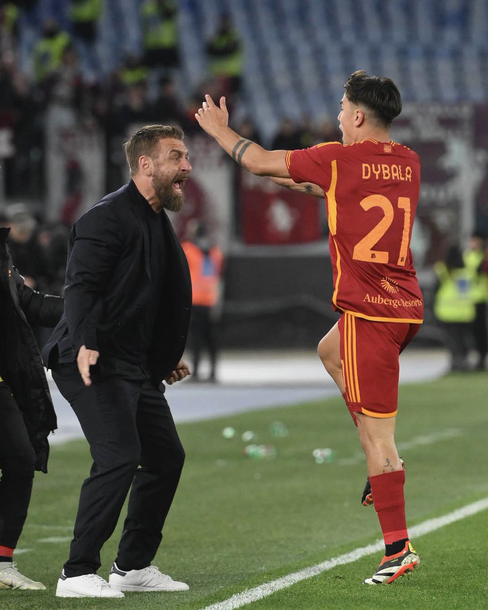 ASRomaEN's tweet photo. 🫂➕🐺

#ASRoma https://t.co/EMRYEAok5k