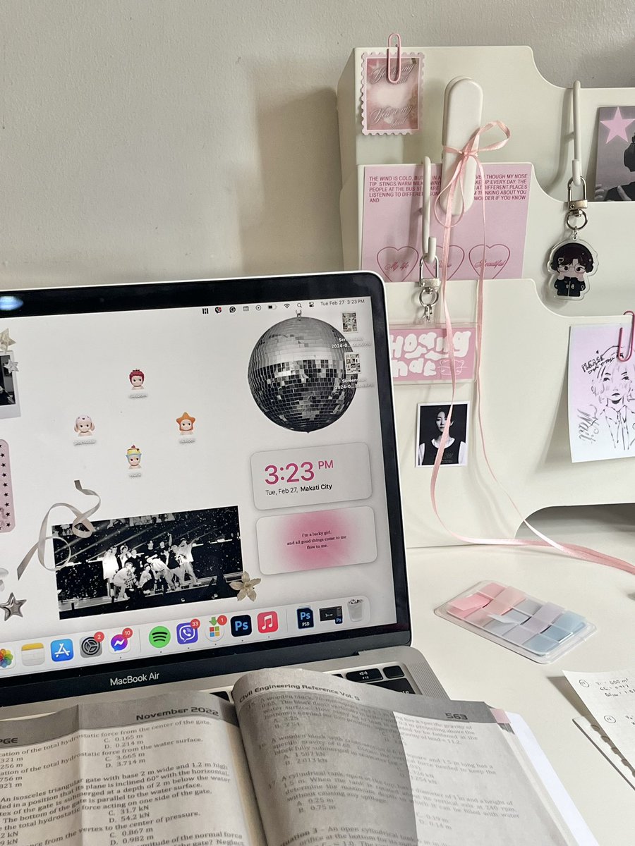 bamsungie's tweet photo. study break... 💭🤳🏼 https://t.co/gkKymDSRdU
