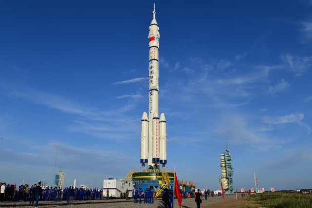 tech_warfare's tweet image. China to Debut its Most Powerful Space Rocket-Long March 12-This Year
defensemirror.com/news/36212/Chi…

#SpaceExploration #LongMarch12 #ChineseSpaceProgram #RocketTechnology @ShanghaiAcademyofSpaceflightTechnology #HainanInternationalCommercialAerospaceLaunchCenter