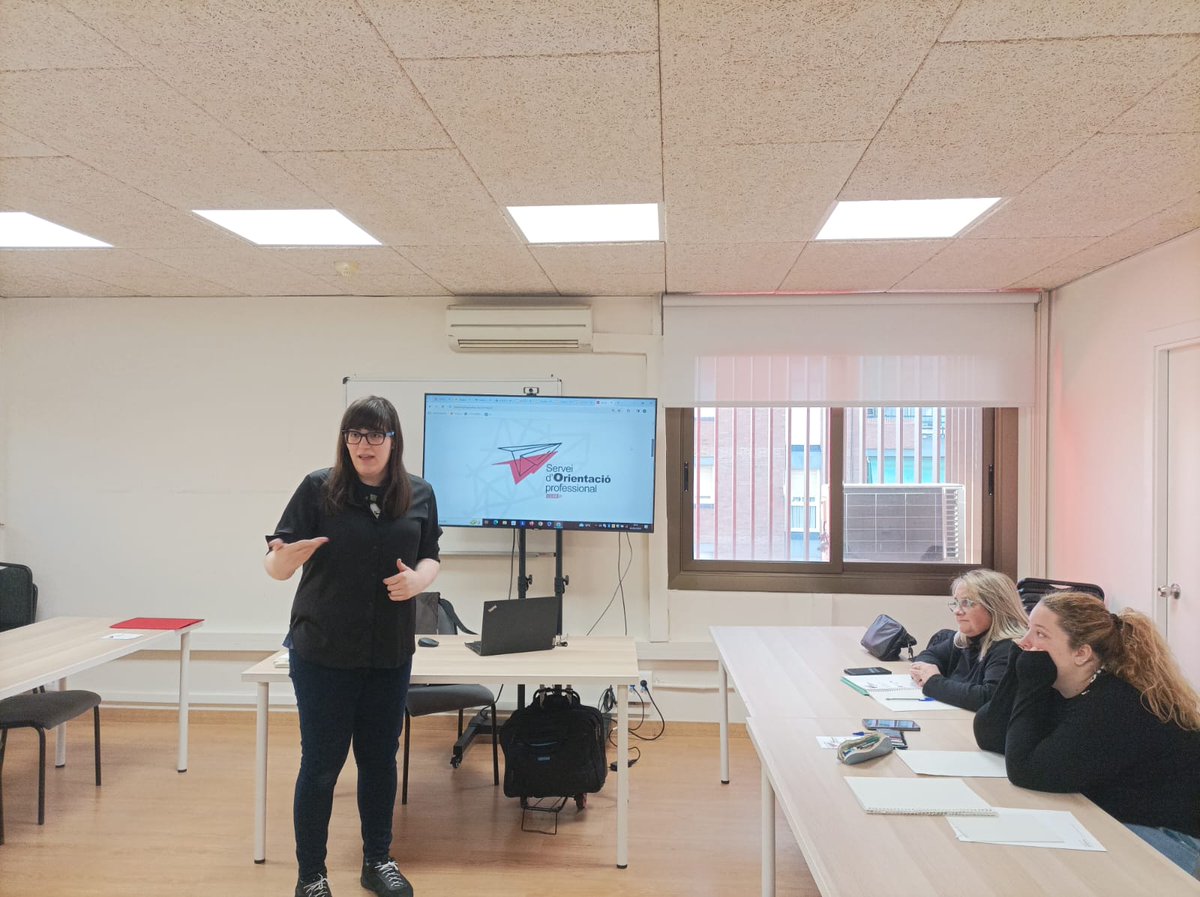 Visitem els cursos de <a href="/FormacioCCOO/">FormacioSindicalCCOO</a>, com és el cas de Diana Sánchez a <a href="/ccoo_bll_apag/">CCOO BLL APAG +drets +accioterritorial +proximitat</a> i donem a conèixer el Servei d'Orientació Professional, informant als treballadors i treballadores sobre el procés d'acreditació de les competències professionals per a la seva millora.