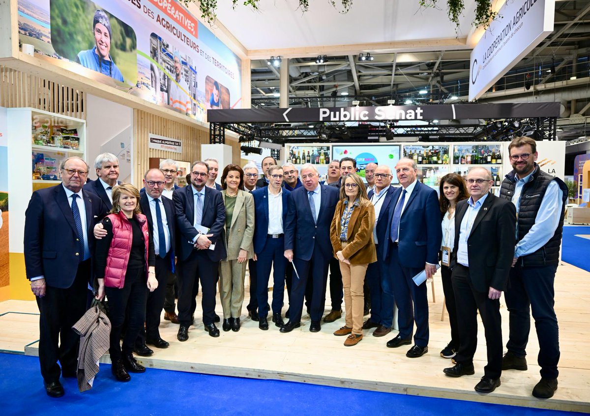 #SIA2024LCA | C'est autour des principaux sujets agricoles et agroalimentaires que nous avons reçu ce matin @gerard_larcher sur notre stand. Nous devons nous mobiliser pour sauver nos productions, les valoriser et restaurer notre souveraineté alimentaire 🇲🇫 #SIA2024