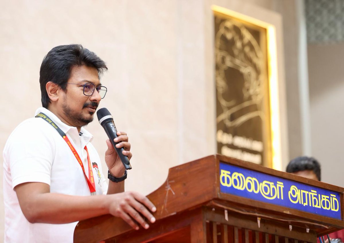 Udhaystalin's tweet photo. திராவிட முன்னேற்றக் கழக ஆதி திராவிடர் நலக்குழுவின் மாவட்ட அமைப்பாளர்கள் - துணை அமைப்பாளர்கள், தலைவர்கள் - துணை தலைவர்கள் கலந்துரையாடல் கூட்டம் அண்ணா அறிவாலயத்தில் உள்ள கலைஞர் அறிவாலயத்தில் இன்று நடைபெற்ற போது பங்கேற்றோம். கழக ஆதி திராவிடர் நலக்குழுவின் மூத்த முன்னோடிகளுக்கு பொற்கிழி வழங்கினோம்.

சமூகத்தில் நிலவும் ஏற்றத் தாழ்வை உடைத்து சமத்துவ சமுதாயம் அமைப்பதற்காக முளைத்த நீதிக்கட்சியின் பாதையில், அண்ணல் அம்பேத்கர் - தந்தை பெரியார் - பேரறிஞர் அண்ணா - முத்தமிழ் அறிஞர் கலைஞர் அவர்களின் வழியில், மாண்புமிகு முதலமைச்சர் அவர்கள் தலைமையில் செயல்படும் கழகமும் - கழக அரசும், பட்டியல் - பழங்குடியின மக்களின் உரிமைகளை நிலைநாட்டுவதில் என்றும் உறுதியுடன் செயல்படுமென உரையாற்றினோம்.

மேலும், கழக ஆதி திராவிடர் நலக்குழுவின் செயல்பாடுகள் சிறக்க பொறுப்பாளர்களை வாழ்த்தினோம்!
@PKSekarbabu @R_Gandhi_MLA @MMathiventhan @anthiyrselvaraj @office_krishna