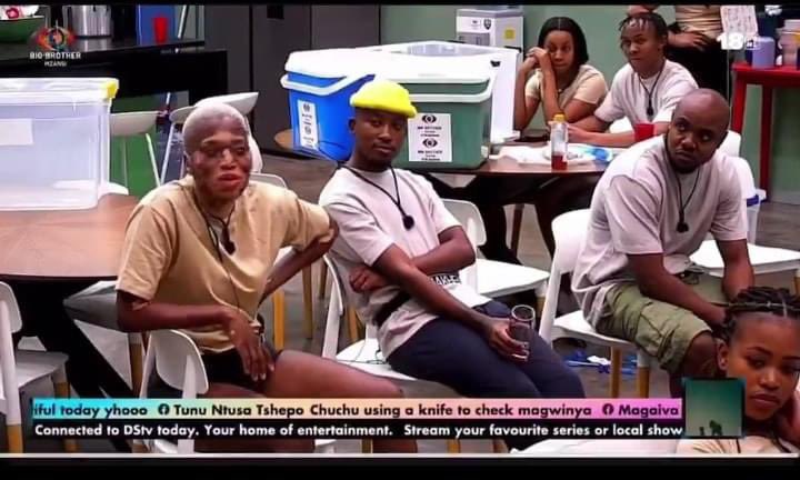 lifeafterbbm's tweet photo. Makhekhe tried to be a bit romantic to 
Yolanda this morning by bringing her food 

Yolanda: Makhekhe is changing guys☺️
Makhekhe: I’m not changing 
Yolanda: thank you my sweet pumpkin🥰
Makhekhe: Haii fuseg😂😂

Ya mo hlola romance shem he’s a real kasi dude😂😂
#BBMzansi https://t.co/dCxvkREfcK