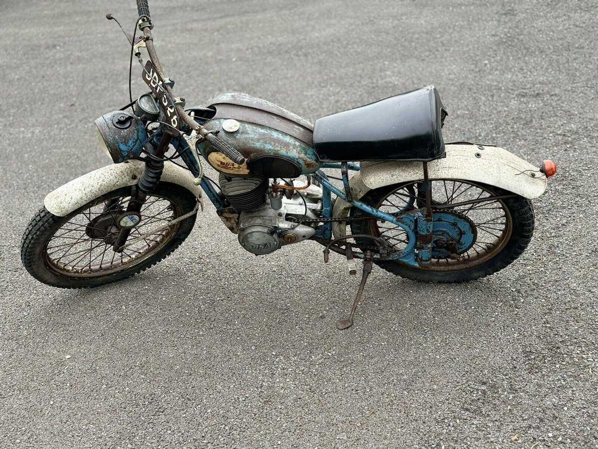 BarnFindsUK's tweet photo. Ad:  BSA Bantam 175cc Trials Bike
On eBay here -->> https://t.co/IXwcoDoKtJ

 #BSABantam #TrialsBike #VintageBike #ClassicMotorcycle #MotorcycleRestoration #MotorcycleForSale #eBayFinds https://t.co/0OpYhkyXET
