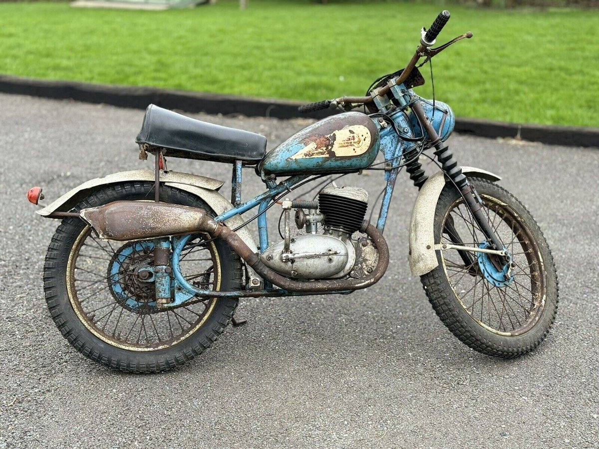 BarnFindsUK's tweet photo. Ad:  BSA Bantam 175cc Trials Bike
On eBay here -->> https://t.co/IXwcoDoKtJ

 #BSABantam #TrialsBike #VintageBike #ClassicMotorcycle #MotorcycleRestoration #MotorcycleForSale #eBayFinds https://t.co/0OpYhkyXET