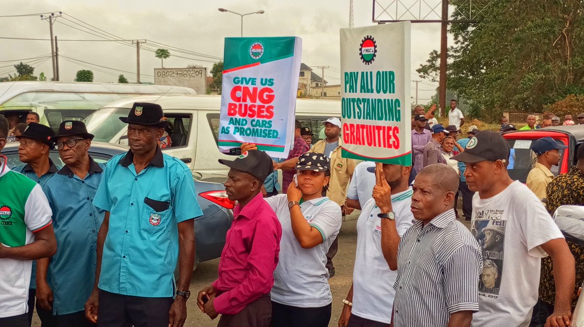 Akwa Ibom State Chapter of the Nigerian Labour Congress (NLC) joins its National body in a Nationwide protest.

The protest is led by the NLC State Chairman, Comrade Sunny James.

#NLCprotest
#akwaibomstate
#PassionFM
#Adbntv
