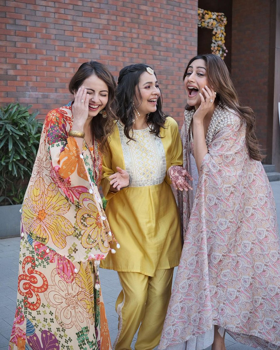 Their bond 🥹🫶💞

#SurbhiChandna #ShrenuParikh #MansiSrivastava #NehaLaxmi