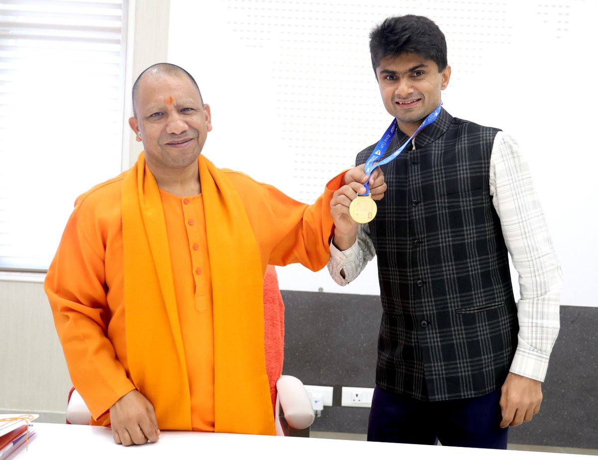 मुख्यमंत्री श्री @myogiadityanath जी महाराज से आज BWF World Championships 2024 के स्वर्ण पदक विजेता श्री @suhas_ly जी ने शिष्टाचार भेंट की।