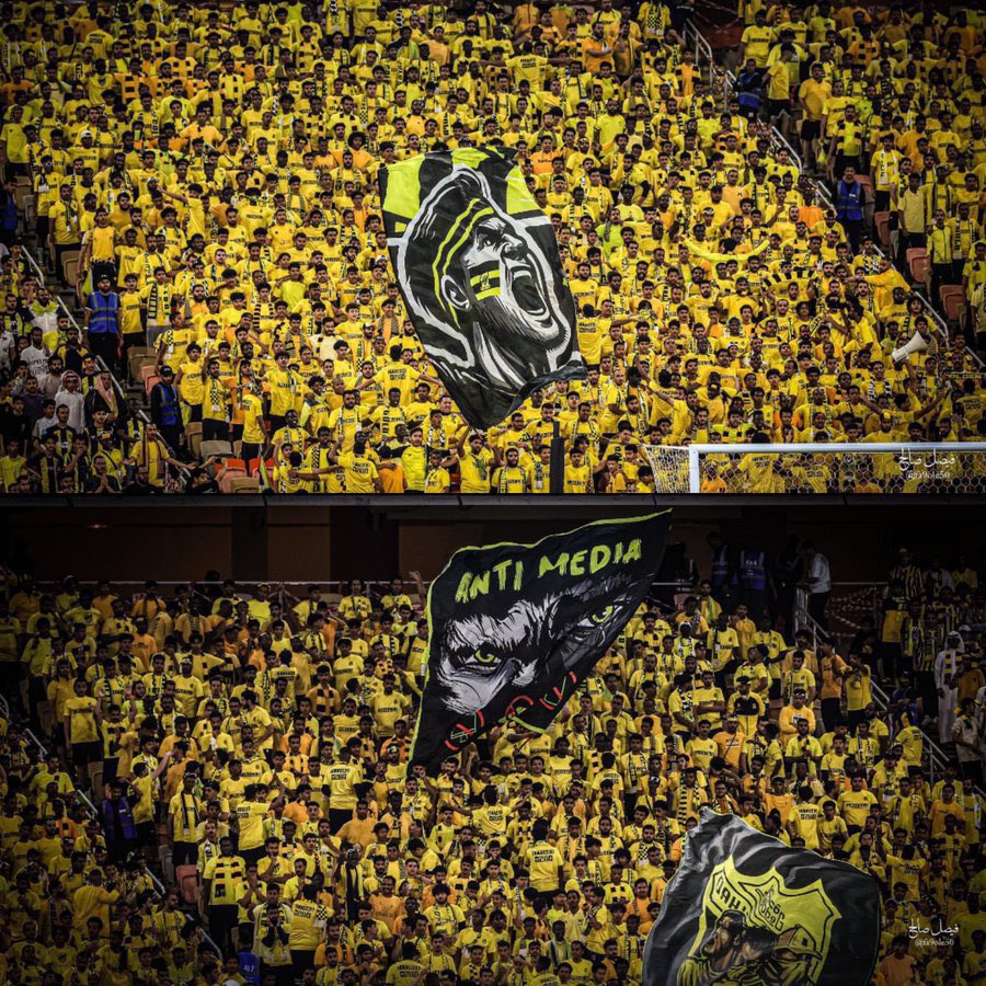 هل الاتحاد منافس على الدوري؟ لا.
المباراة في الويكند؟ لا.
المباراة ضد نادي جماهيري؟ لا.
المباراة أهميتها بالغة؟ لا.
وضع الفريق مثالي جداً؟ لا.

ومع ذلك حضور طاغي ومذهل 🔥🔥

لذلك جمهور #الاتحاد إستثنائي في كل شيء وخارج كل المقارنات!
المدرج الأقوى والأعظم والأكبر في قارة آسيا
💛🖤