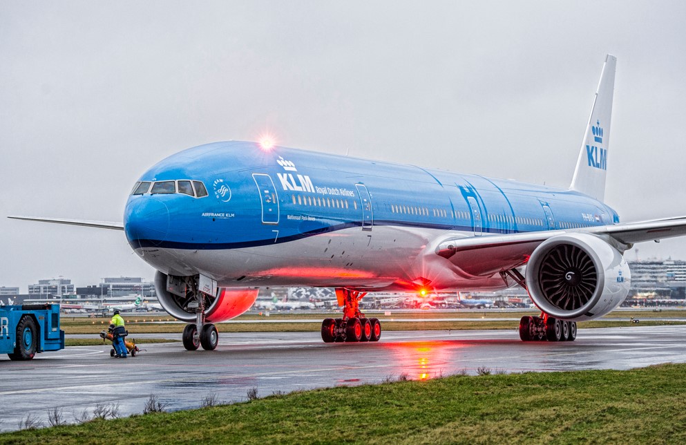 luchtvaart's tweet photo. KLM annuleerde in 2023 drie procent van alle vluchten https://t.co/ktIlK0rdFN https://t.co/Cz37kpwC0z