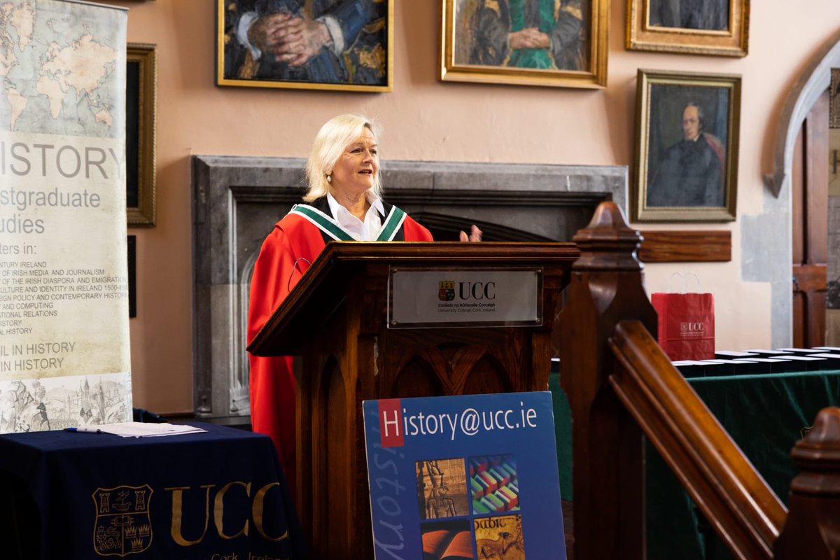 Delighted to be hosting the annual @UCCHistory and @UCCArtHist and @es_ucc awards in the magnificent AulaMaxima. Such talented students and committed staff- wonderful combination @UCC