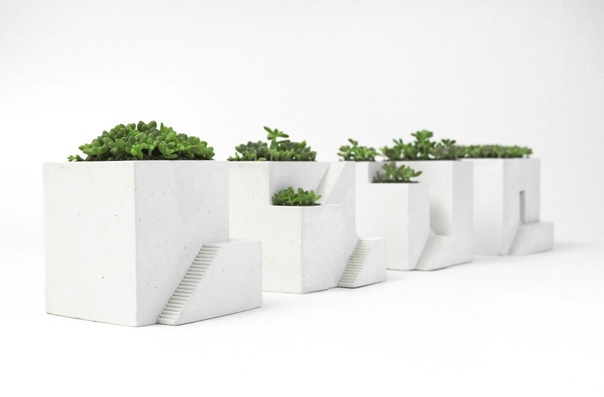 METAPHYS_JP's tweet photo. プランター「ienami」の販売を開始しました！🌱

植物を植えることで、緑に彩られた小さな家に。

10cm×10cmのコンパクトなサイズなので、デスク空いたスペースに緑を添えることが出来ます。
人口芝やフィギュアを置いて、小さなジオラマとしても楽しめます。

https://t.co/EwUu7kOMiQ

#METAPHYS https://t.co/HWScXCl8tc