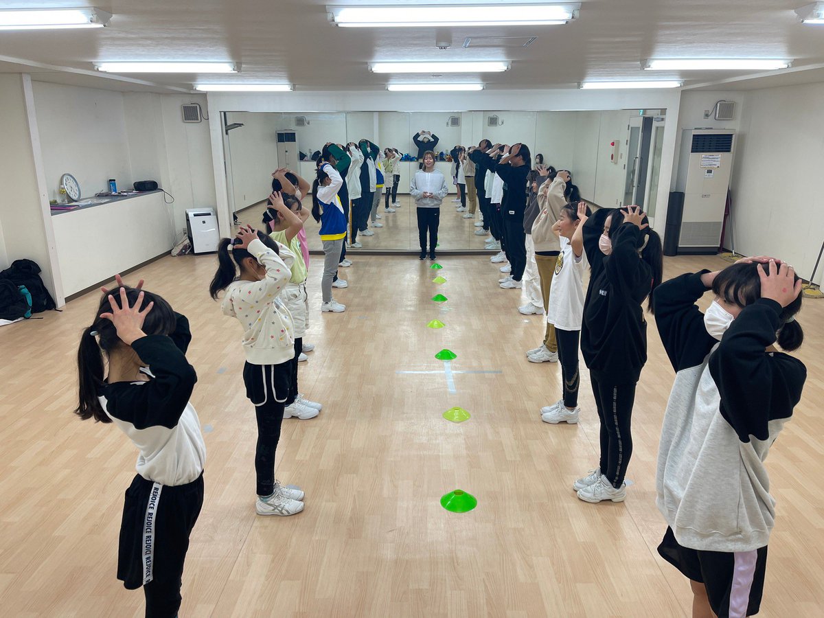 utsunomiyabrex's tweet image. 【#そなえてバスケ杯 開催中】 
ブレックスでは #3rdweek に #ディフェンスアクション をチアスクールにて5回実施しました！
本日からヤフー防災模試を活用した「ファン防災アクション」も開始となりました！
ぜひご参加ください。 
▼詳細
bleague.jp/b-hope/sonaete…

#BリーグHope #そなえてバスケ