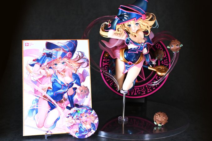 とんでもないクオリティのブラックマジシャンガールのフィギュアも届いてたので見て…1/6サイズでこれだからボリュームもすごいし塗装もエロいし素晴らしい… 