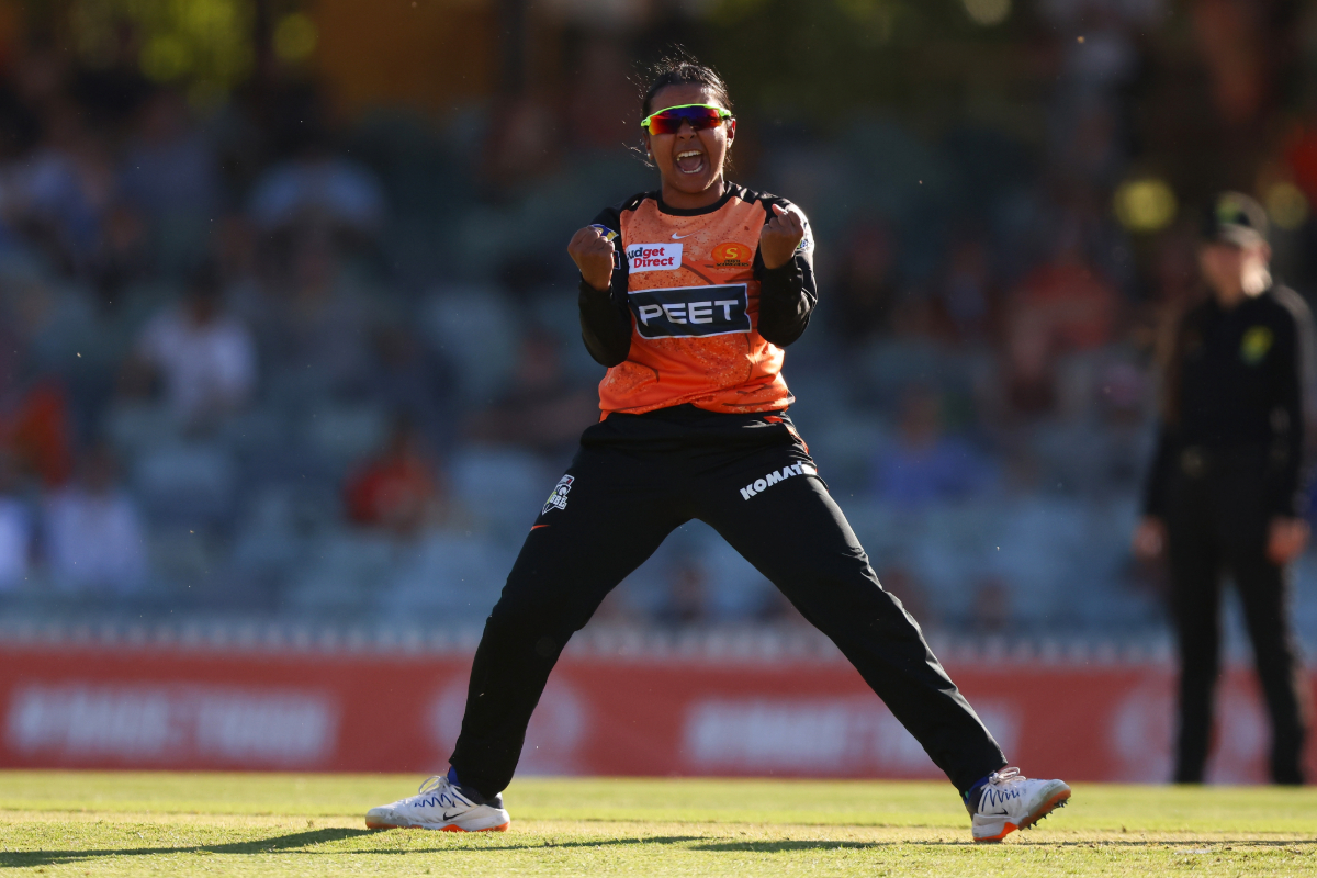 Alana King ✅ Beth Mooney ✅ Kingy and Moons have both been selected for the Australian Women's T20I and ODI Tour of Bangladesh next month 🙌🙌 #MADETOUGH