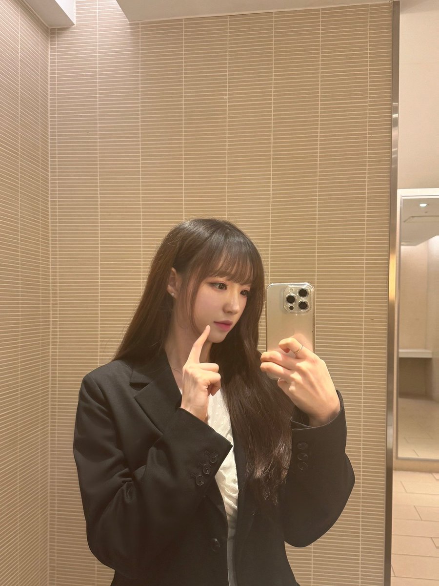 WITCHERS_twt's tweet photo. 행복한 하루 보내💕
#YOOSIA #유시아
#WITCHERS #위쳐스 https://t.co/54vHjV5yA7