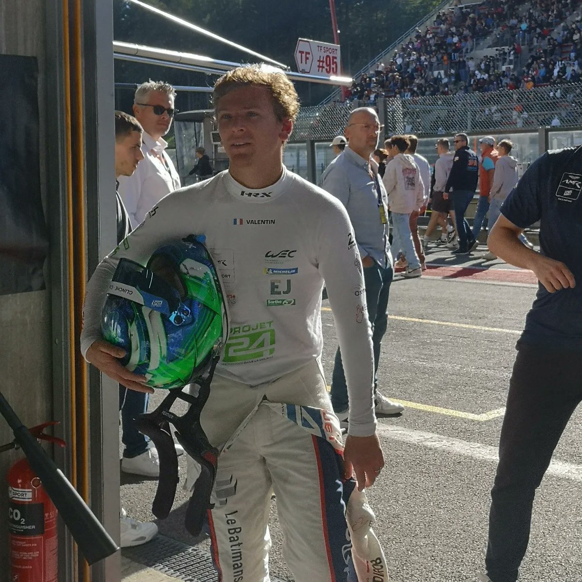 Petrolheadsarah's tweet photo. Joyeux anniversaire à toi notre ami @ValHasseClot 🥳😘🎂🍾🥂🎉
Martyn & I hope you have a wonderful 28th birthday today, at Qatar! Can't wait to see you again @EuropeanLMS at Spa in August! 😀 📷 @petrolheadsarah #joyeuxanniversaire🎂 #happybirthday #28today🎈 #racefamily 🥳🍾🥂 https://t.co/Tlfht7jfXd