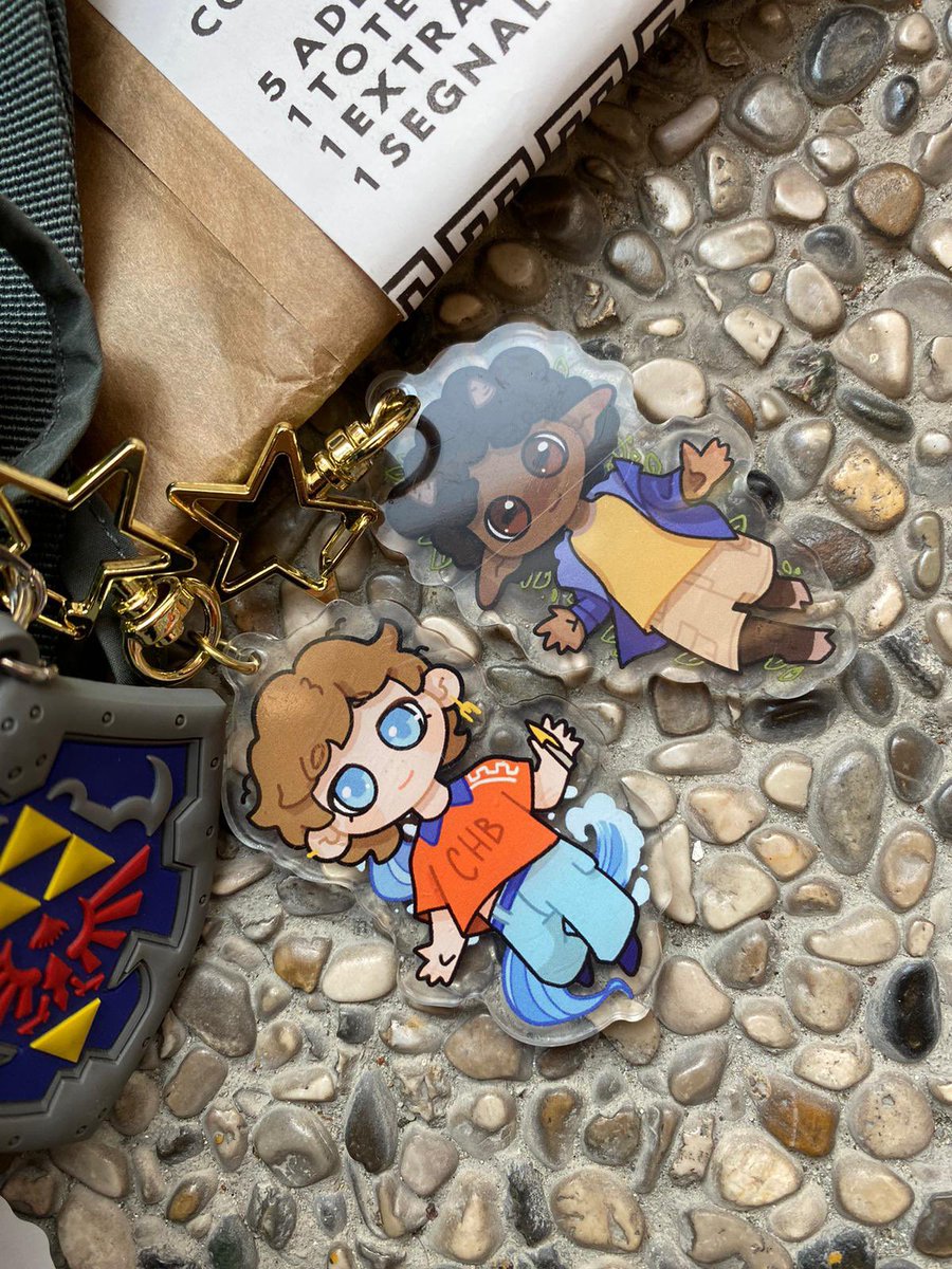 nicoosnw's tweet photo. btw i forgot to show you guys me and my best friend’s keychains we got from soia!! we also got many more stuff we were obsessed https://t.co/9gRV3oKOZz