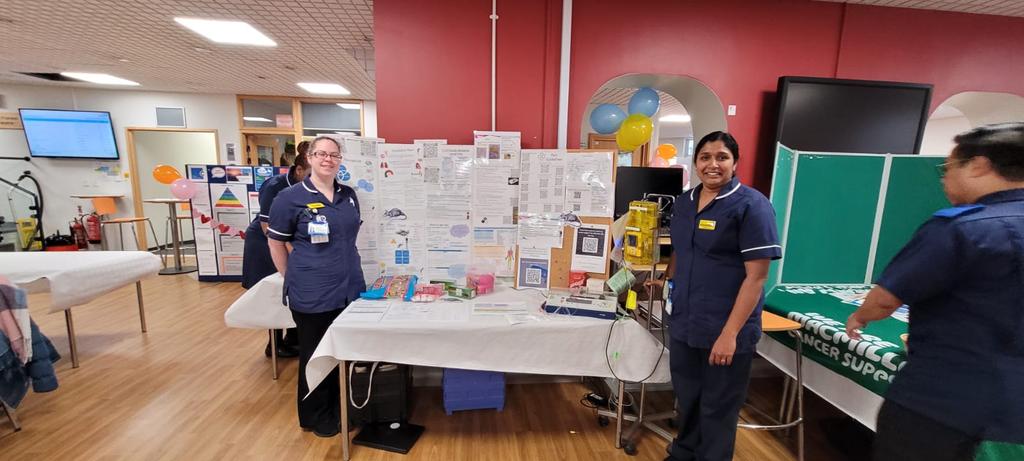 Helly88's tweet photo. FPH inpatient Pain team ready for #FPHBiteSize study day. Come to the PGEC today and ask us lots of questions @Karincannons @the_Hannah87 https://t.co/YdA8cYQGtX