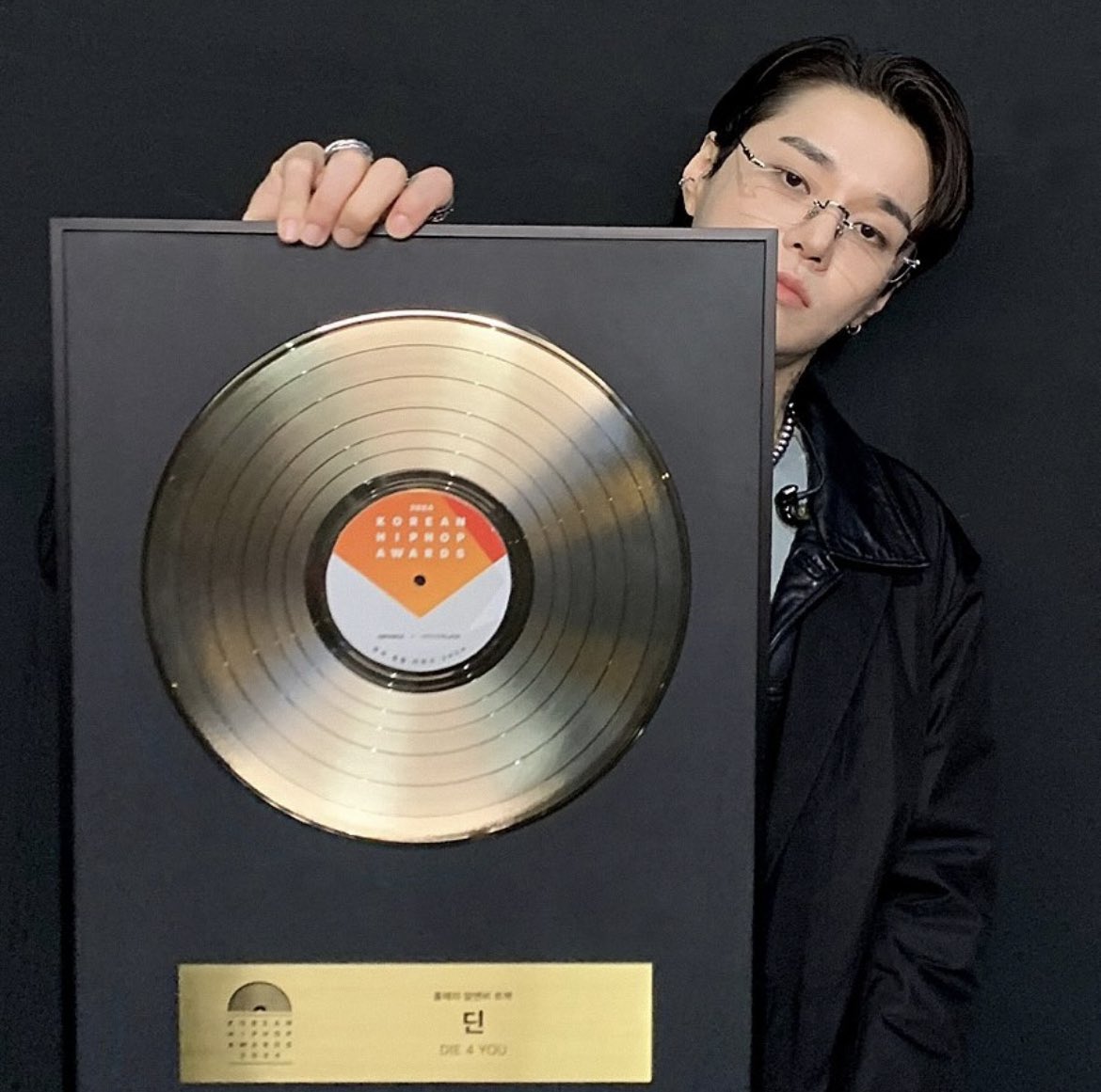 deansintro's tweet photo. DEAN won R&amp;B track of the year 
for DIE 4 YOU at the KHA 2024 🖤 https://t.co/Fva7nUycIL
