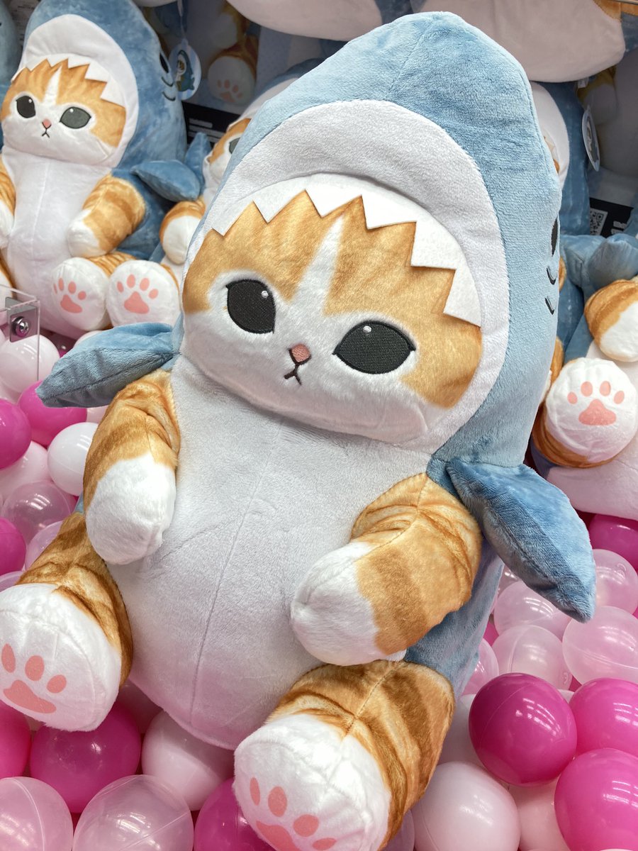 mofusand サメにゃん超BIGぬいぐるみ」GiGOグループのお店に順次登場