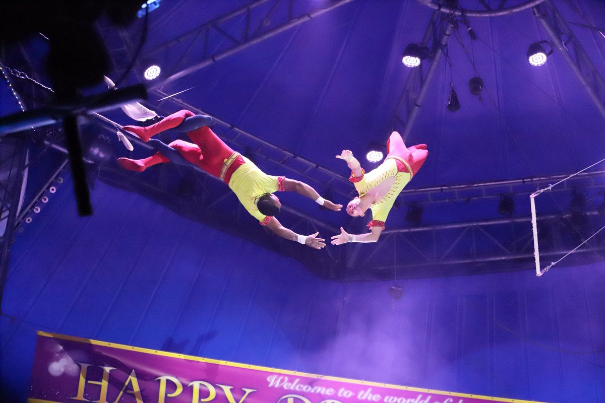 kankomie's tweet photo. お得な前売り券が発売中🎪
「#ワールド・ドリームサーカス🤡」が3月15日（金）から開催！
詳細→https://t.co/svRDWq9CSs

空中ブランコ🤸‍♀️
ファイヤーパフォーマンス🔥など
サーカスならではの
大迫力のパフォーマンスをはじめ

お子様に大人気の
ピエロのコミックショー🤡など

大人も子供も楽しめます😃

チケット情報や会場までのアクセスなどは
以下のトピックスをチェック👇
https://t.co/svRDWq9CSs