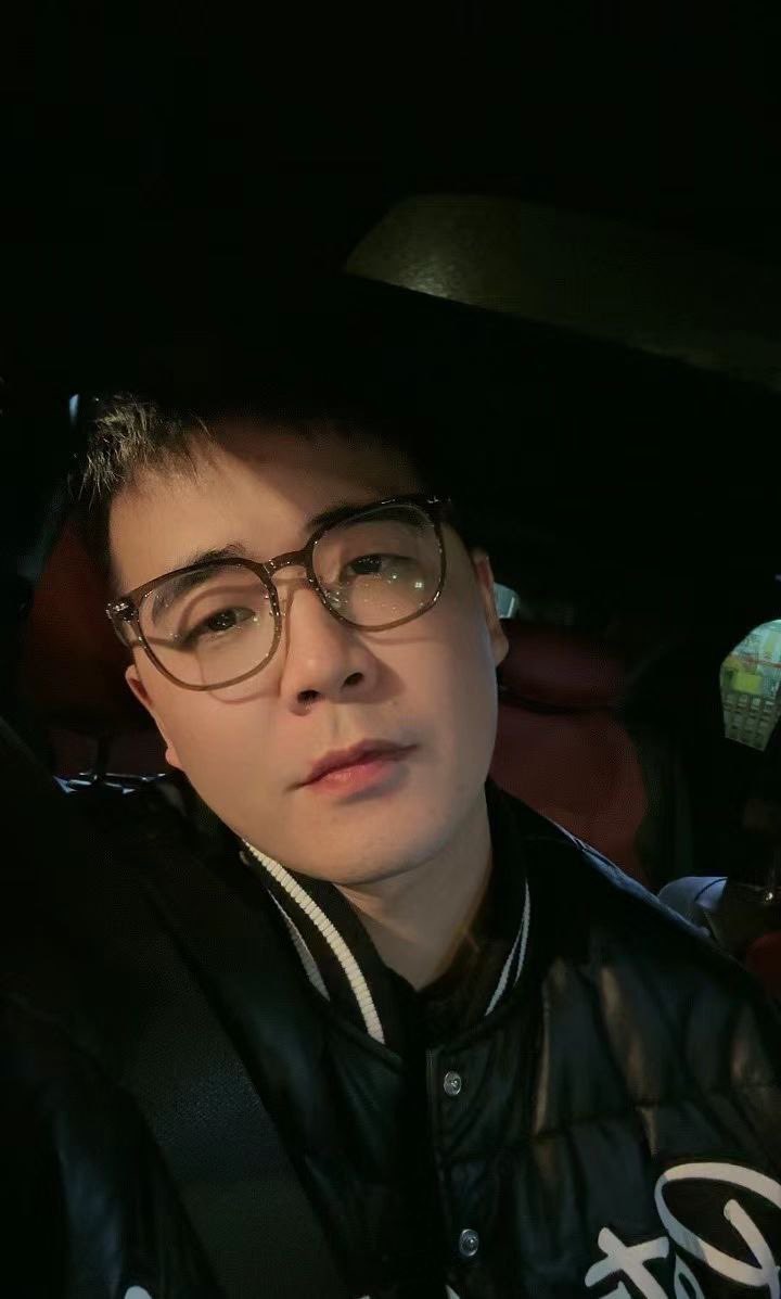 blackkey3000's tweet photo. 今天清水。驾车出行，随手一拍就当发朋友圈了，哈哈哈，有喜欢哥哥这一款的吗，欢迎来撩。 https://t.co/CIVTzodMed