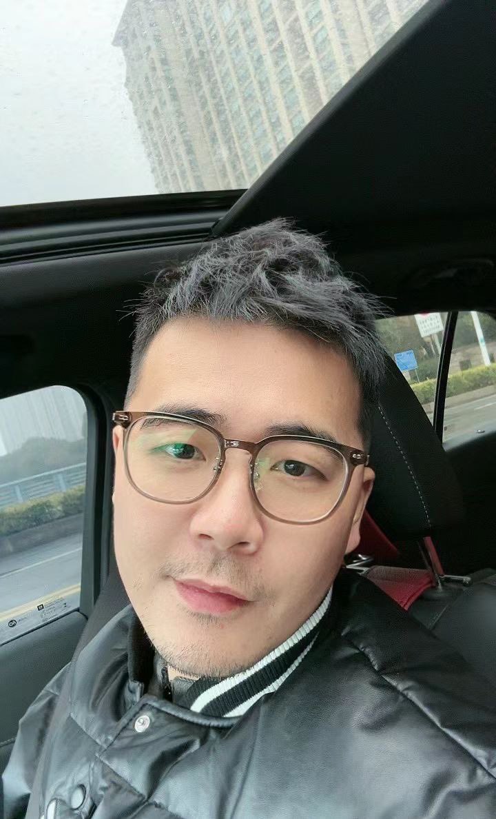 blackkey3000's tweet photo. 今天清水。驾车出行，随手一拍就当发朋友圈了，哈哈哈，有喜欢哥哥这一款的吗，欢迎来撩。 https://t.co/CIVTzodMed