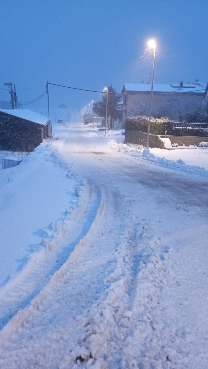 ElTiempoNavarra's tweet photo. Bien nevado amanece #Meano #TierraEstella #Navarra 890 m
18 cm de #Nieve https://t.co/uMB9xXbs0O