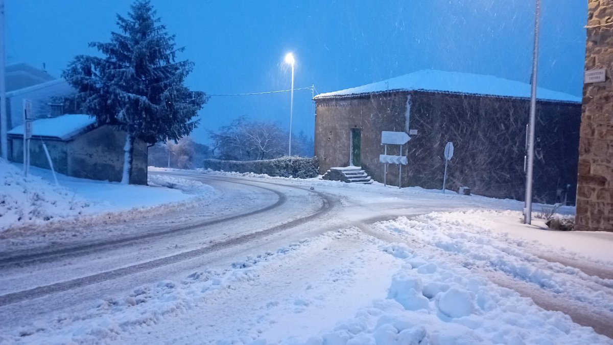 ElTiempoNavarra's tweet photo. Bien nevado amanece #Meano #TierraEstella #Navarra 890 m
18 cm de #Nieve https://t.co/uMB9xXbs0O