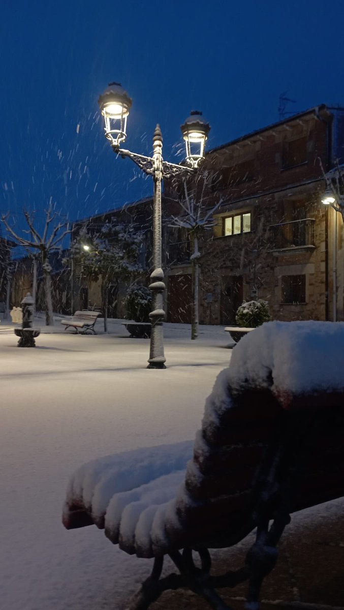 ElTiempoNavarra's tweet photo. Bien nevado amanece #Meano #TierraEstella #Navarra 890 m
18 cm de #Nieve https://t.co/uMB9xXbs0O