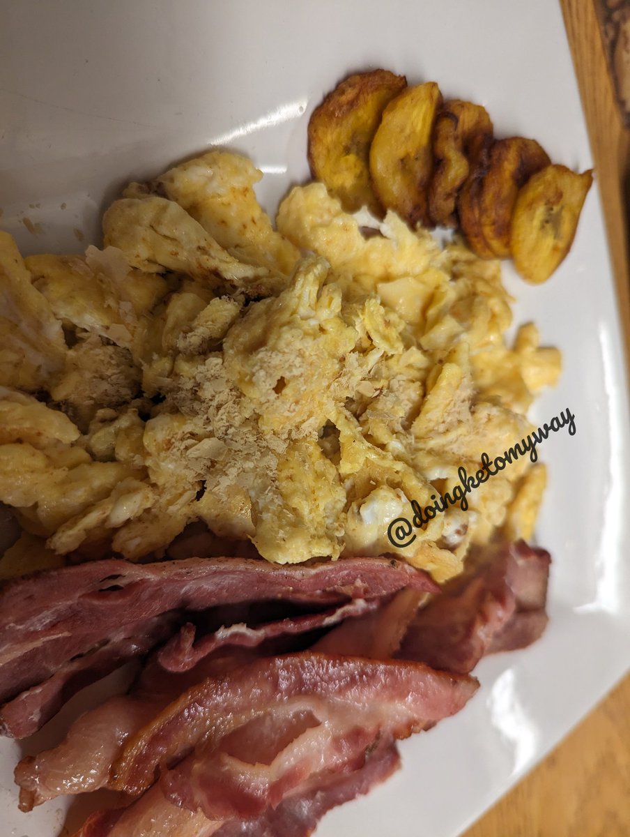 doingketomyway's tweet photo. Keeping it simple yet delicious with oven-baked keto bacon, a fried egg sprinkled with nutritional yeast, and a side of sweet plantain. Easy, nutritious, and oh-so-tasty! 🍳🥓🍌 #KetoBreakfast #SimpleDelights #HealthyEating https://t.co/TpeKhFsa7i