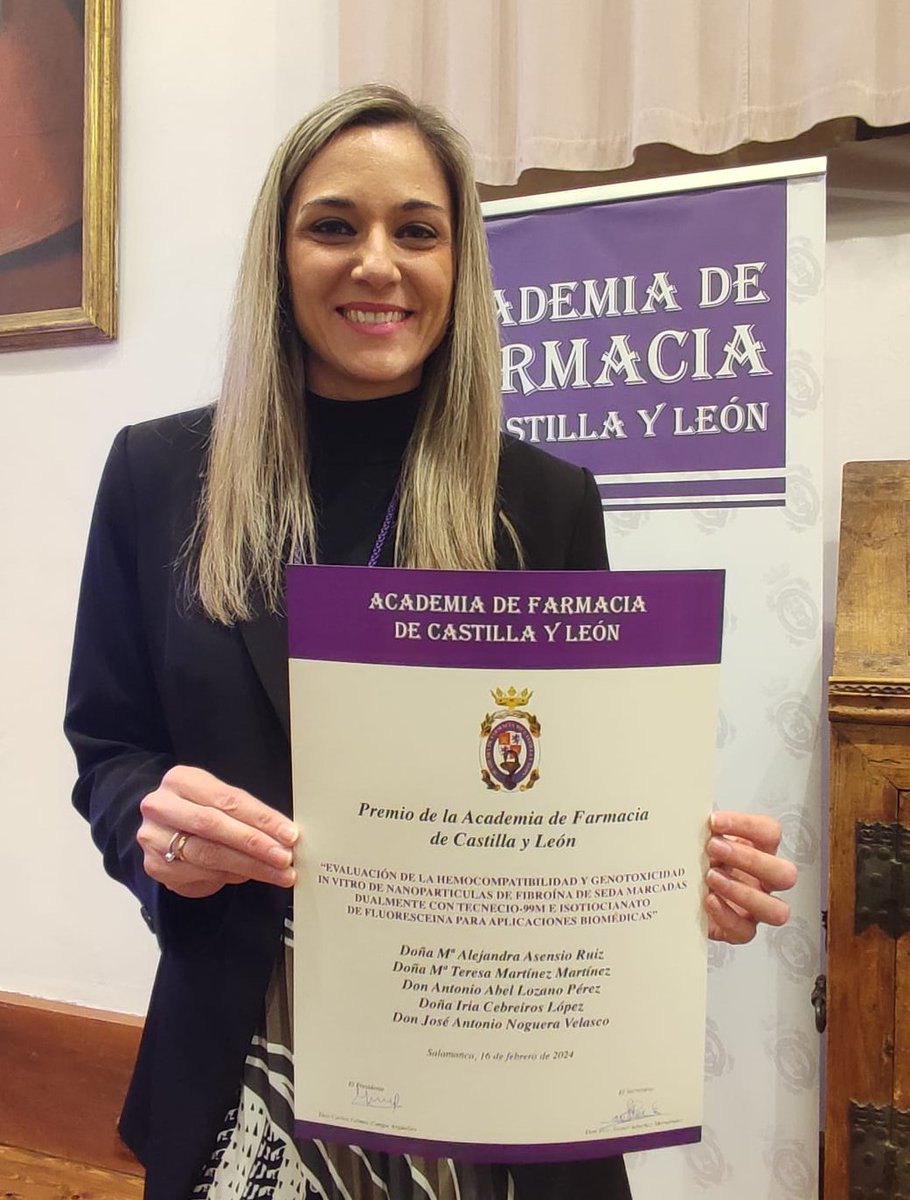 AreaUnoArrixaca's tweet image. 🏆Gracias @AcaFarmaciayCyL por el premio otorgado al artículo compartido por los servicios @LabArrixaca y @RadiofarHUVA del H. Arrixaca sobre el uso de nanopartículas de fibroína de seda, en la medicina personalizada 🪱.

✅Sinergia multiprofesional e investigación=mejor clínica.