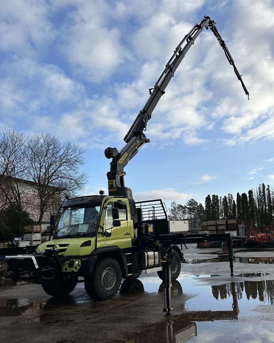 IbbettsU's tweet photo. We have had the recent pleasure of project managing and selling this stunning Unimog U535.

The Unimog fitted with a Palfinger PK27002 and jib. The crane has been built with a 360-degree lifting capability. 

Contact 
Nick 07739091366 / nick.suddes@ibbetts.co.uk https://t.co/rHqHLhUlJG