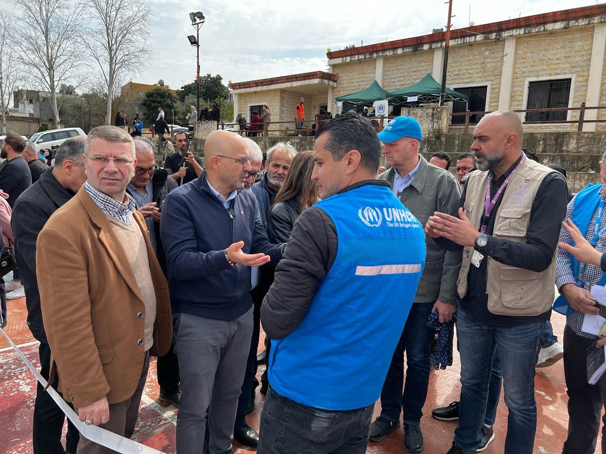 UNHCRLebanon's tweet photo. 🚨Happening Now! 

Minister of Environment @nasseryassin is inspecting a distribution of UNHCR core relief items by UNHCR and @SheildAssoc teams in Habbouch village in Nabatiyeh district, as part of UNHCR’s response to the needs of the displaced in the South 🇱🇧 https://t.co/ZW4oEQpobE