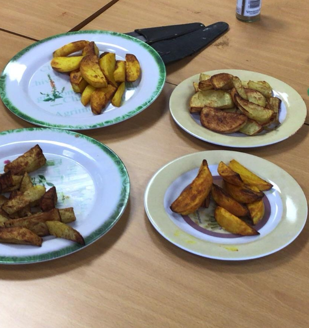 KensingtonJuni1's tweet image. Back in action after half-term! 🎉 First day vibes with an air fryer cookery session. 🍟 Exploring new flavours for our potato wedges. Chef mode: ON! 🧑‍🍳 #CookingAdventures #BackToSchool #theKJAway #weareDjanogly