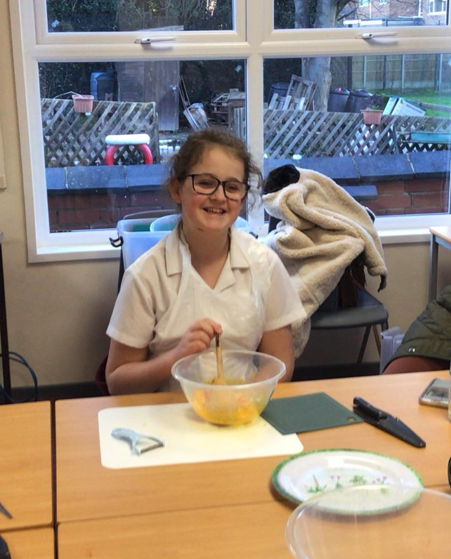 KensingtonJuni1's tweet image. Back in action after half-term! 🎉 First day vibes with an air fryer cookery session. 🍟 Exploring new flavours for our potato wedges. Chef mode: ON! 🧑‍🍳 #CookingAdventures #BackToSchool #theKJAway #weareDjanogly