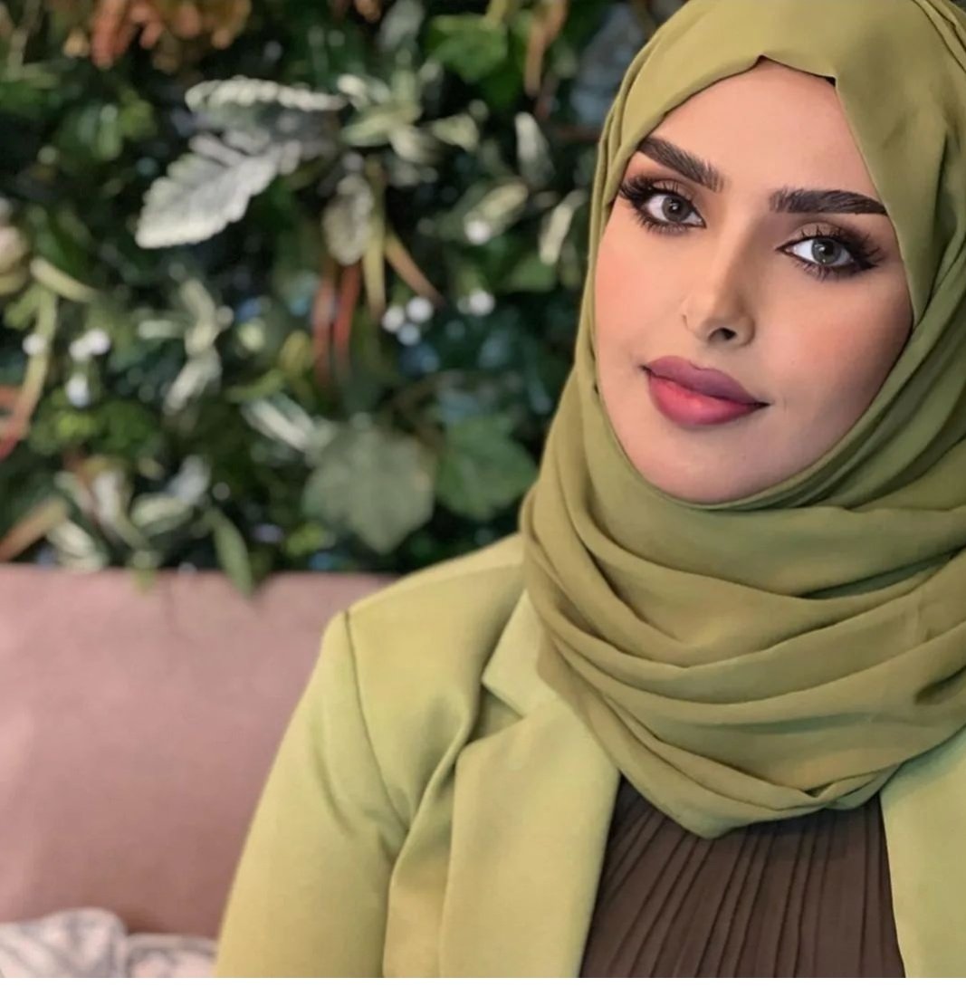 Erem1997's tweet photo. وجه إعلامي واعد، إبنة ريف ظفار..
رائعة في إطلالتها، مجيدة في عملها، نقية وفيّة، وصادقة، صاحبة حضور ملفت في المجال الاعلامي بامتياز، وايقونة وعنوان للإعلام العماني الجديد، أمل بنت سعيد تبوك
لها التحية والتقدير @AmalTabook https://t.co/EXNn9RNBij