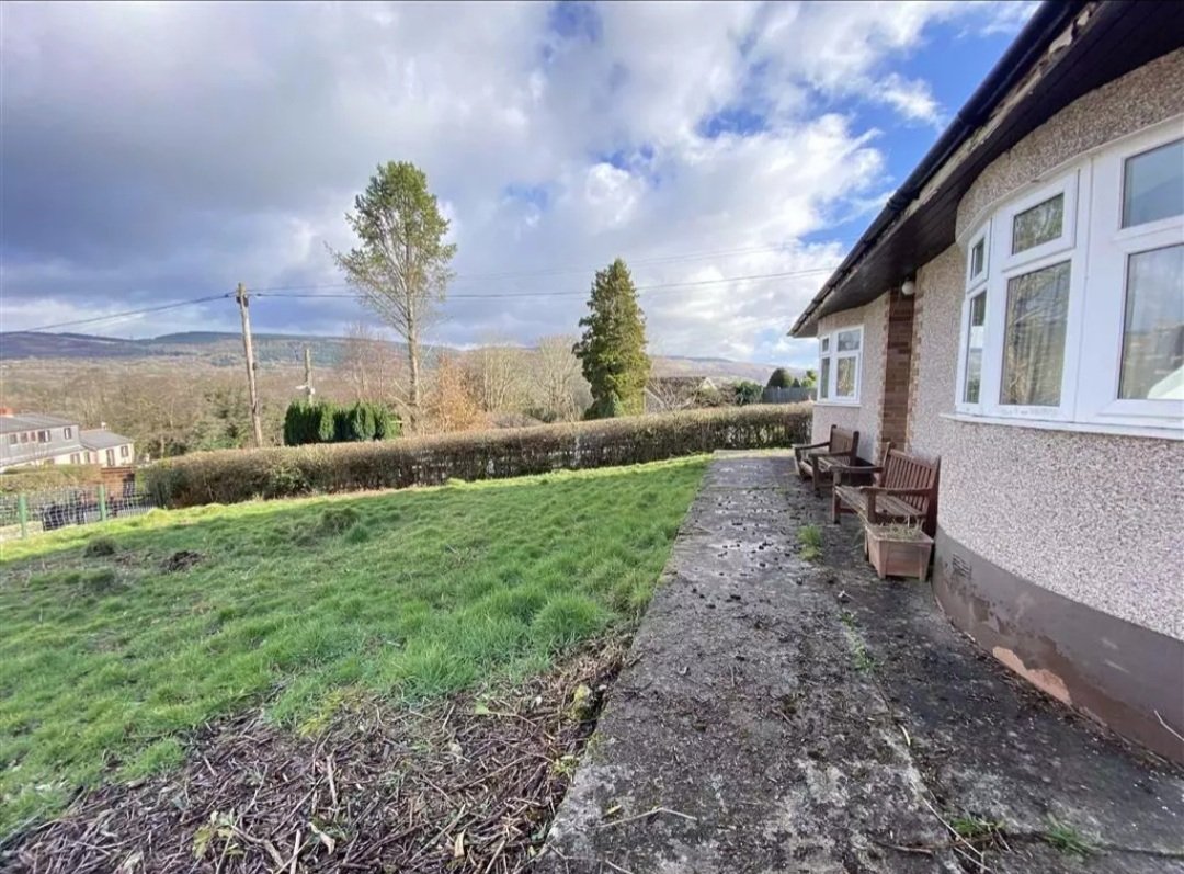 mouse_workshop's tweet image. Laying an Indian sandstone patio around the house. This was a hard job as I had to lay upon an existing concrete slab, so drains had to be cut in , and levels kept ensuring I remained below the DPC. Well worth it in the end!  
#DIY #PATIO #renovation