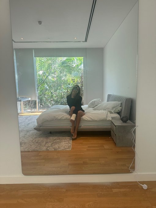 Just installed a mirror in my room. GM! https://t.co/TeHRwHGUyx