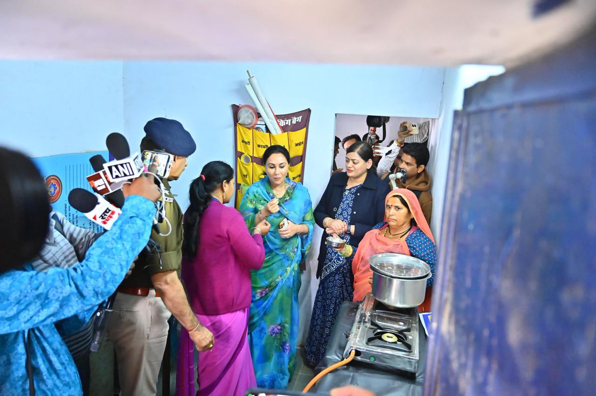 KumariDiya's tweet photo. सशक्त आंगनबाड़ी, व्यवस्थित समाज!

अजमेर के भुणा बाय स्थित महात्मा गांधी राजकीय विद्यालय के आंगनबाड़ी केंद्र तथा लोहा खान, परियोजना अजमेर शहर के आंगनबाड़ी केंद्र का निरीक्षण कर व्यवस्थाओं का जायजा लिया।

#आपणो_अग्रणी_राजस्थान #ModiKiGuarantee
 #NarendraModi #Jaipur  #Rajasthan
#bjp #bjp4rajasthan  #modiji #diyakumari #rajasthangovernment 
#Aaganbadi

 @WCDRajasthan @narendramodi  @BJP4India @BJPCentralMedia @mygovindia @BJP4Rajasthan @DIPRRajasthan @RajCMO
