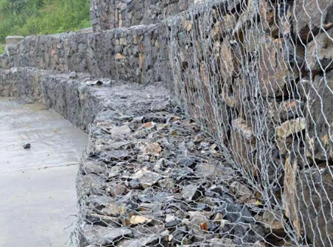 Behold the silent heroes of land restoration - gabions, quietly collecting soil and transforming gullies into thriving ecosystems. Nature's ingenuity knows no bounds! #pastorezekiel #BennyHinn #tuesdayvibe #UNEA6 #charleneruto #SenatorOrwobaExposed #DCIJUJA #ClimateAction