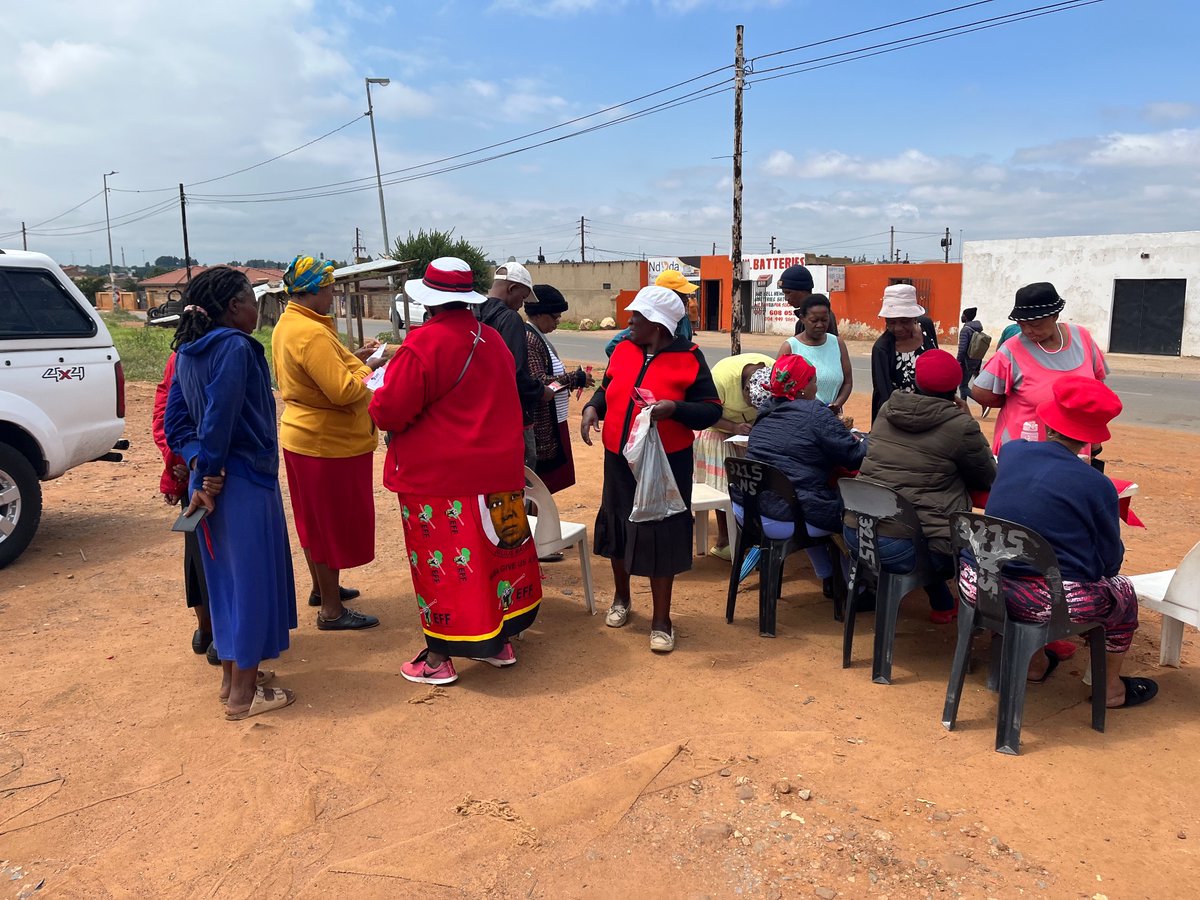 shaun_dlanjwa's tweet photo. #2024IsOur1994 @EFFSouthAfrica . ground is very fertile in Soweto as community members are waiting for Cmsr Dr @MbuyiseniNdlozi to address them at the ZCC Open Space, Greenvillage, Ward 53, Johannesburg, 16h00 today. #EFFElectionCampaign https://t.co/x5bvNc81Gm